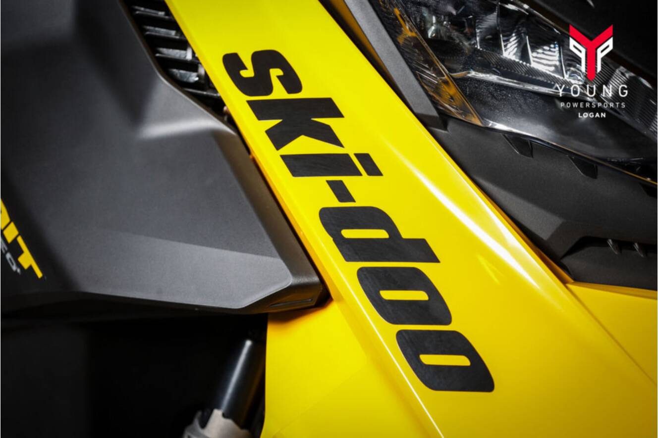A photo of this 2025 Ski-Doo Summit® NEO 600 EFI - 85 H_Al Hurricane 1.75 with Fl