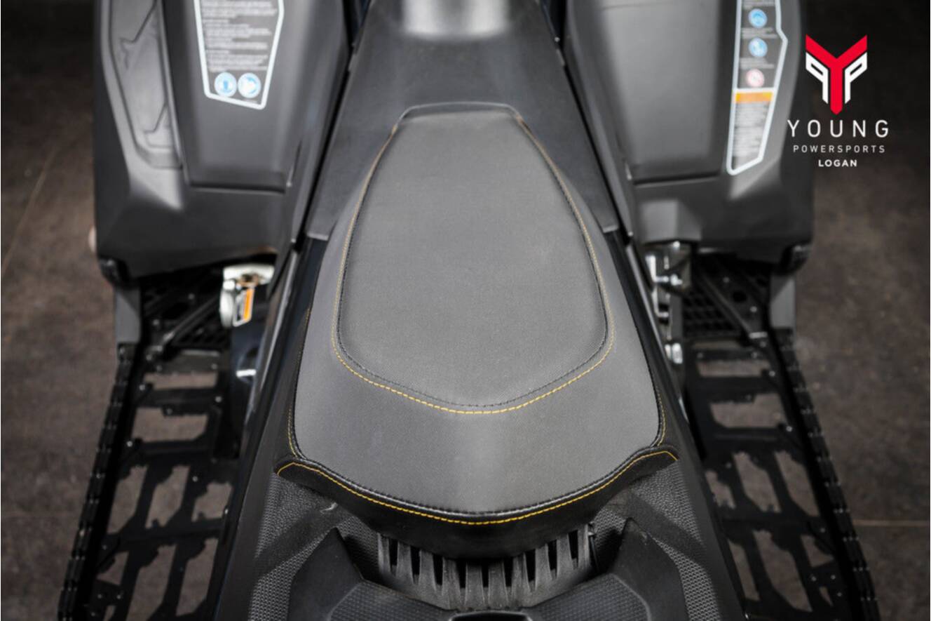 A photo of this 2025 Ski-Doo Summit® NEO 600 EFI - 85 H_Al Hurricane 1.75 with Fl