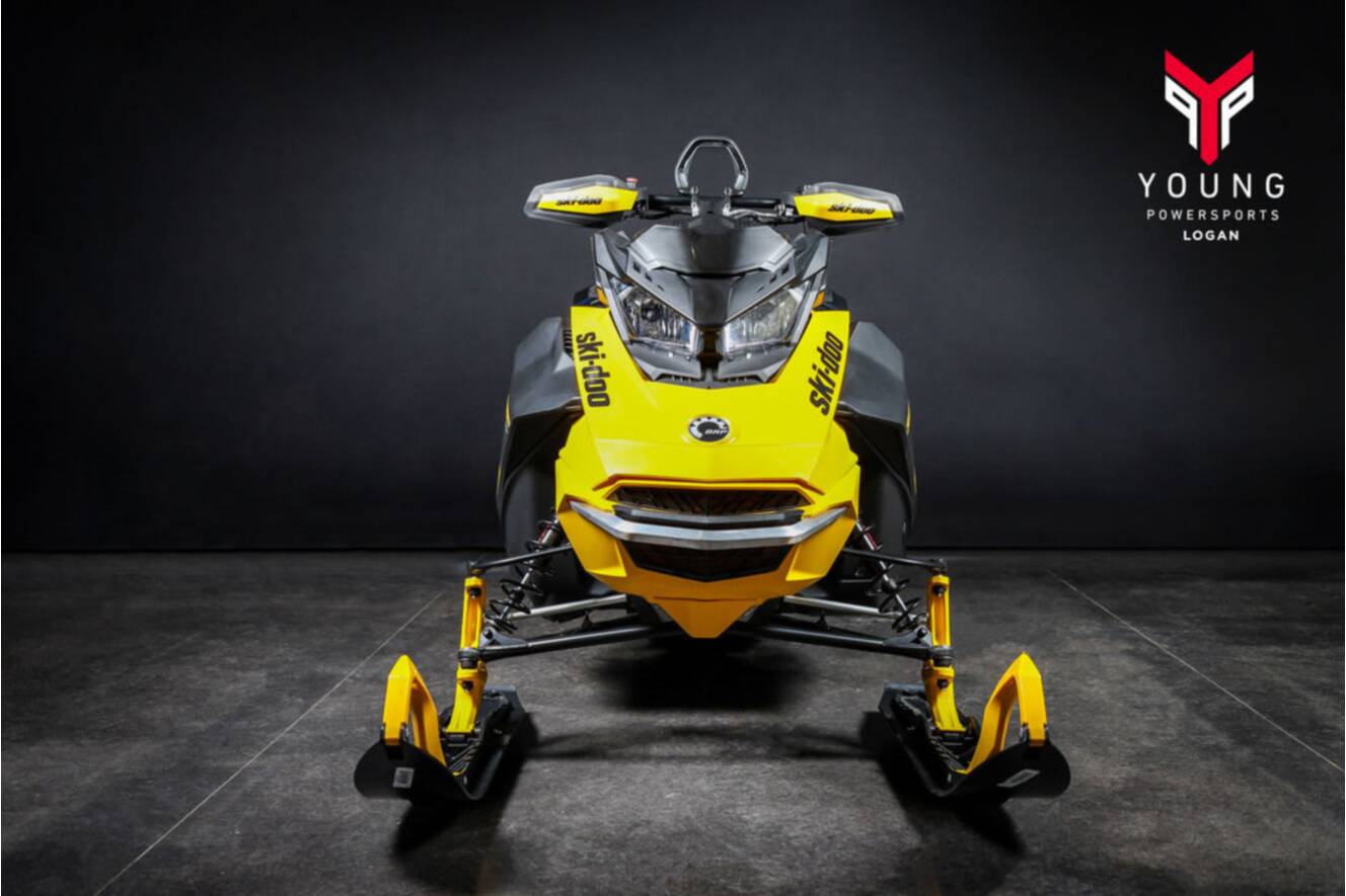 A photo of this 2025 Ski-Doo Summit® NEO 600 EFI - 85 H_Al Hurricane 1.75 with Fl