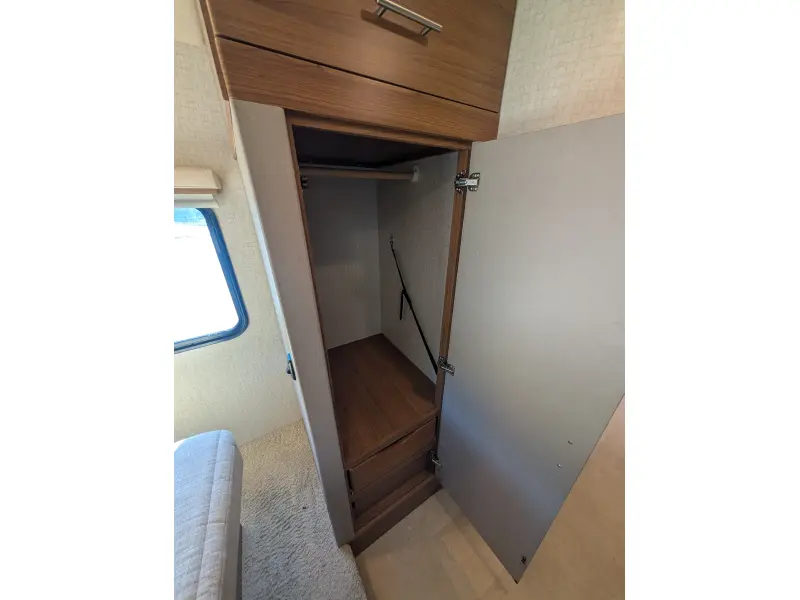 2016 Winnebago Navion 24G
