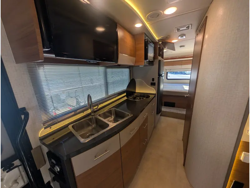 2016 Winnebago Navion 24G