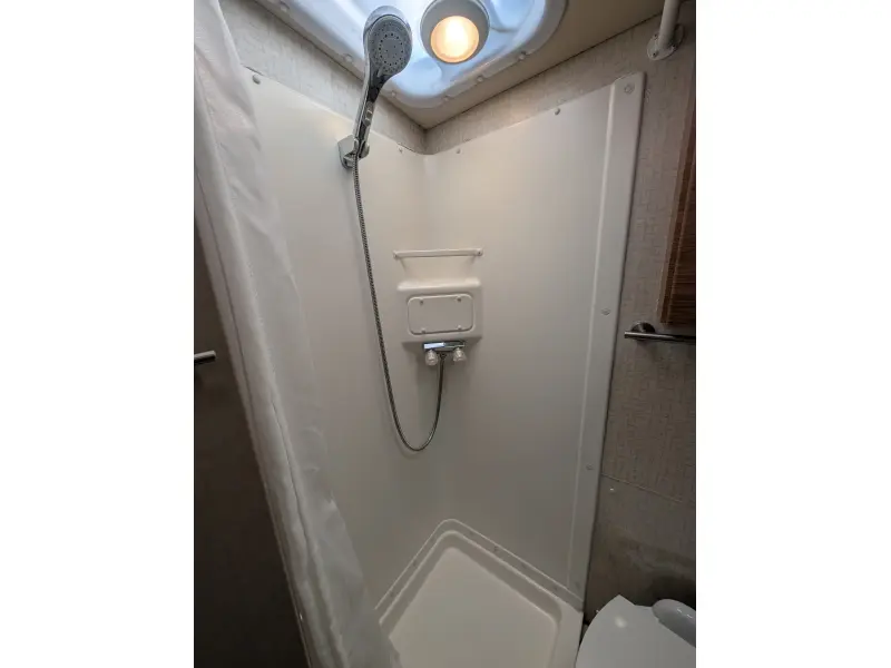 2016 Winnebago Navion 24G