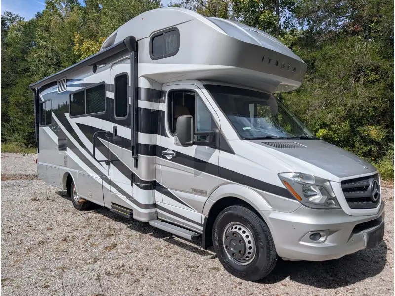 2016 Winnebago Navion 24G
