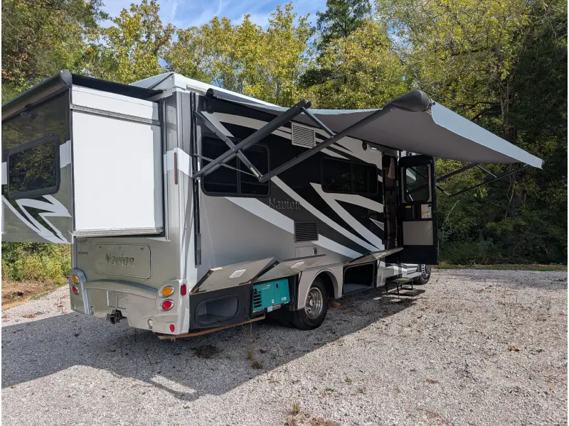 2016 Winnebago Navion 24G