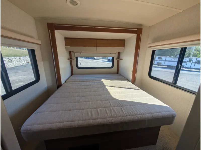 2016 Winnebago Navion 24G