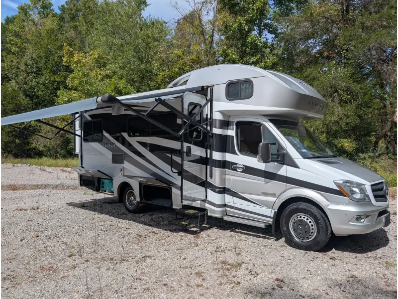 2016 Winnebago Navion 24G