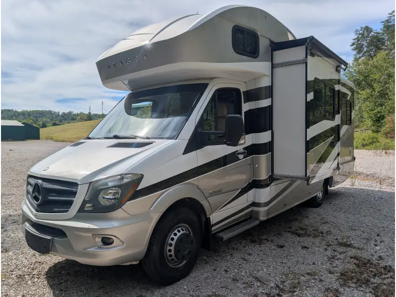 2016 Winnebago Navion 24G