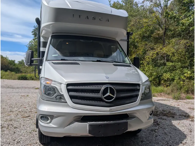 2016 Winnebago Navion 24G