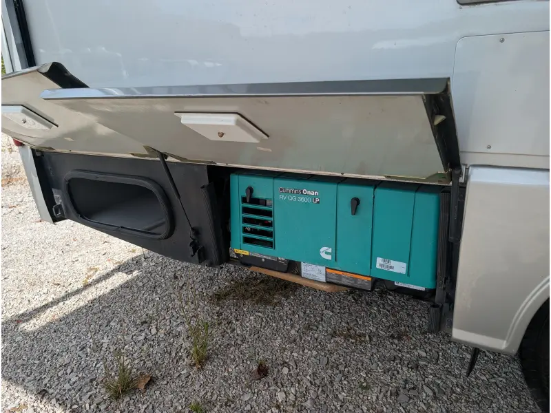 2016 Winnebago Navion 24G