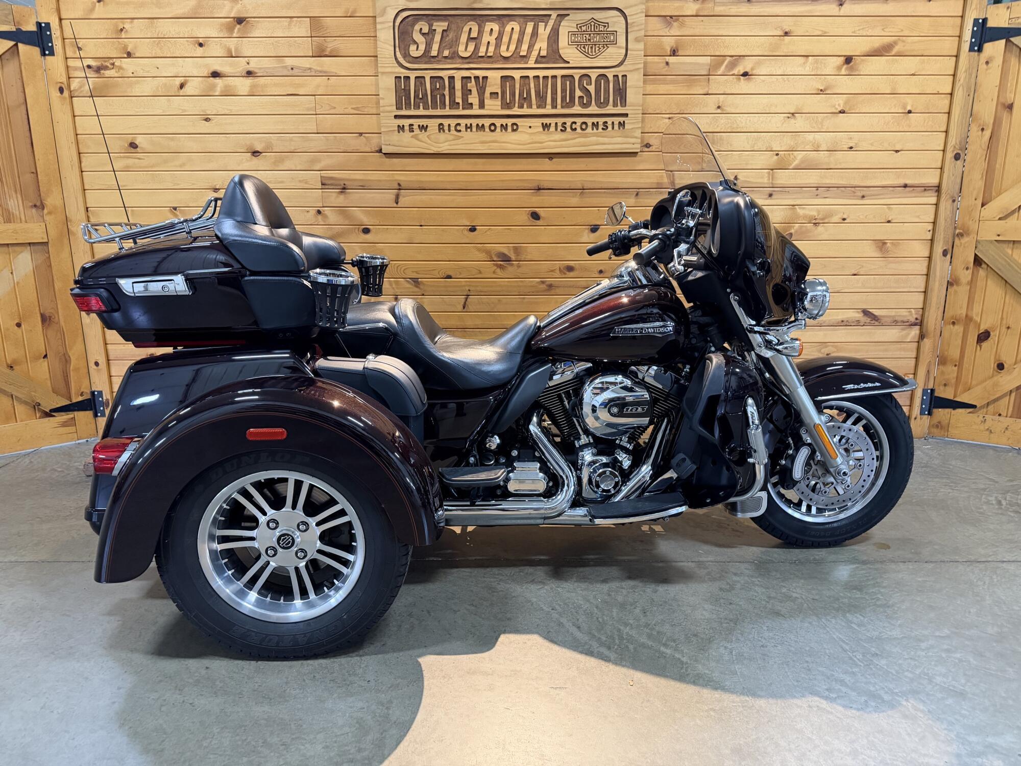 2014 Harley-Davidson Tri Glide Ultra ULTRA CLASSIC in New Richmond, WI