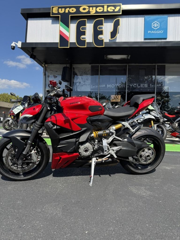 2023 Ducati Streetfighter V2 Ducati Red V2 in Charlotte, NC