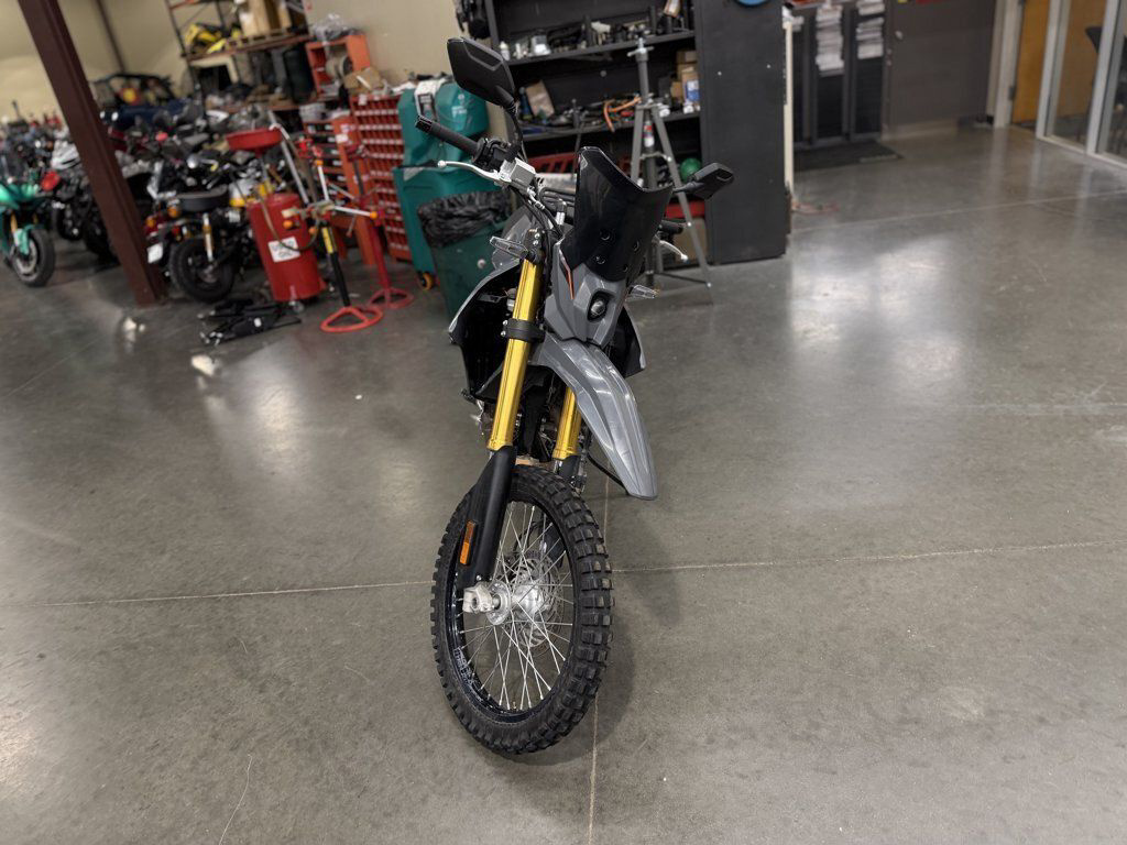 2025 Suzuki DR-Z 4S BASE in la marque TX