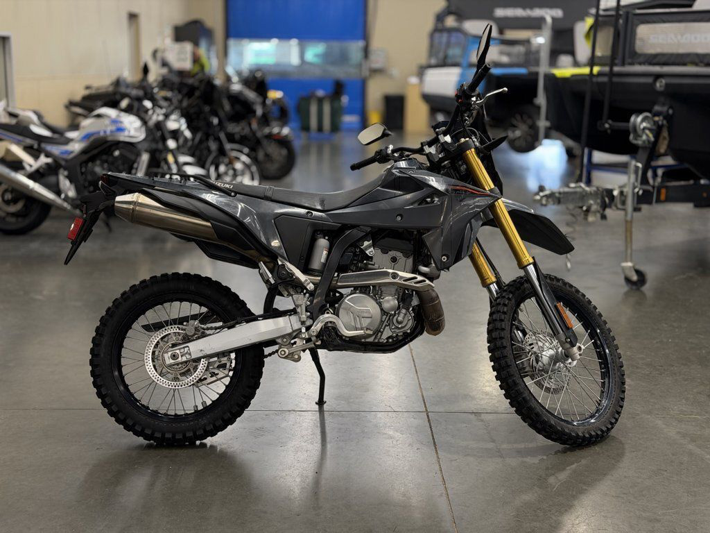 2025 Suzuki DR-Z 4S BASE in la marque TX