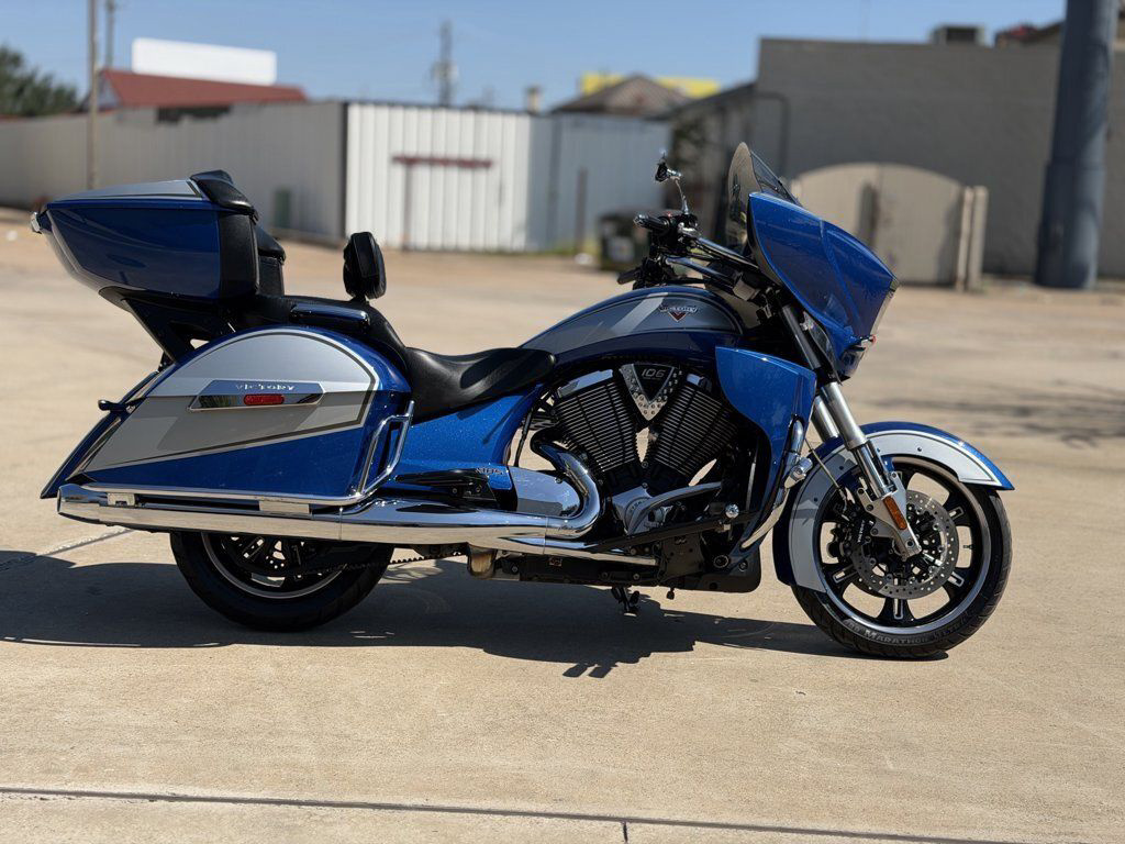 2014 Victory Motorcycles Cross Country Tour Gloss Black TOUR in La Marque, TX