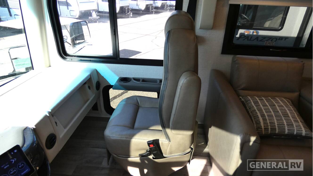 A photo of this 2026 Thor Motor Coach PALAZZO GT 33.6