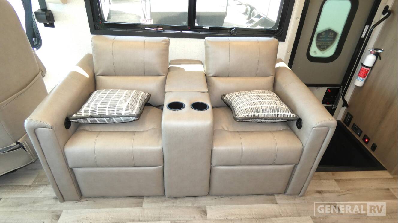 A photo of this 2026 Thor Motor Coach PALAZZO GT 33.6