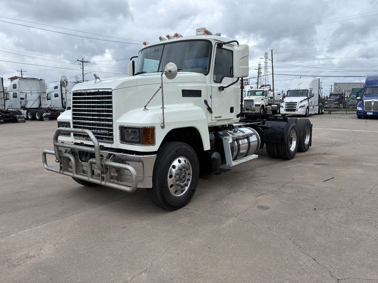 2020 MACK PINNACLE in Houston, TX