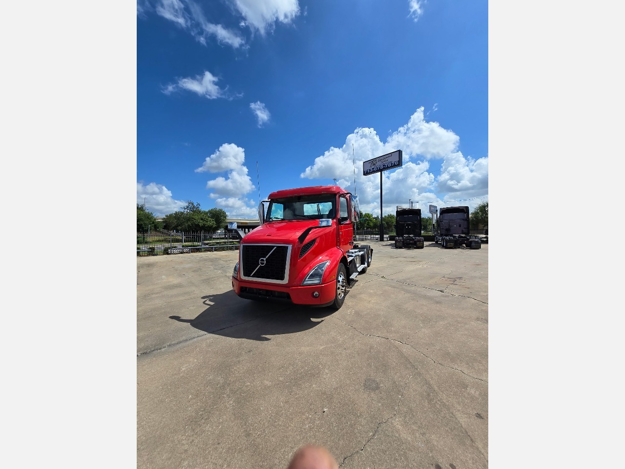 2022 VOLVO VNR64T300 in Houston, TX