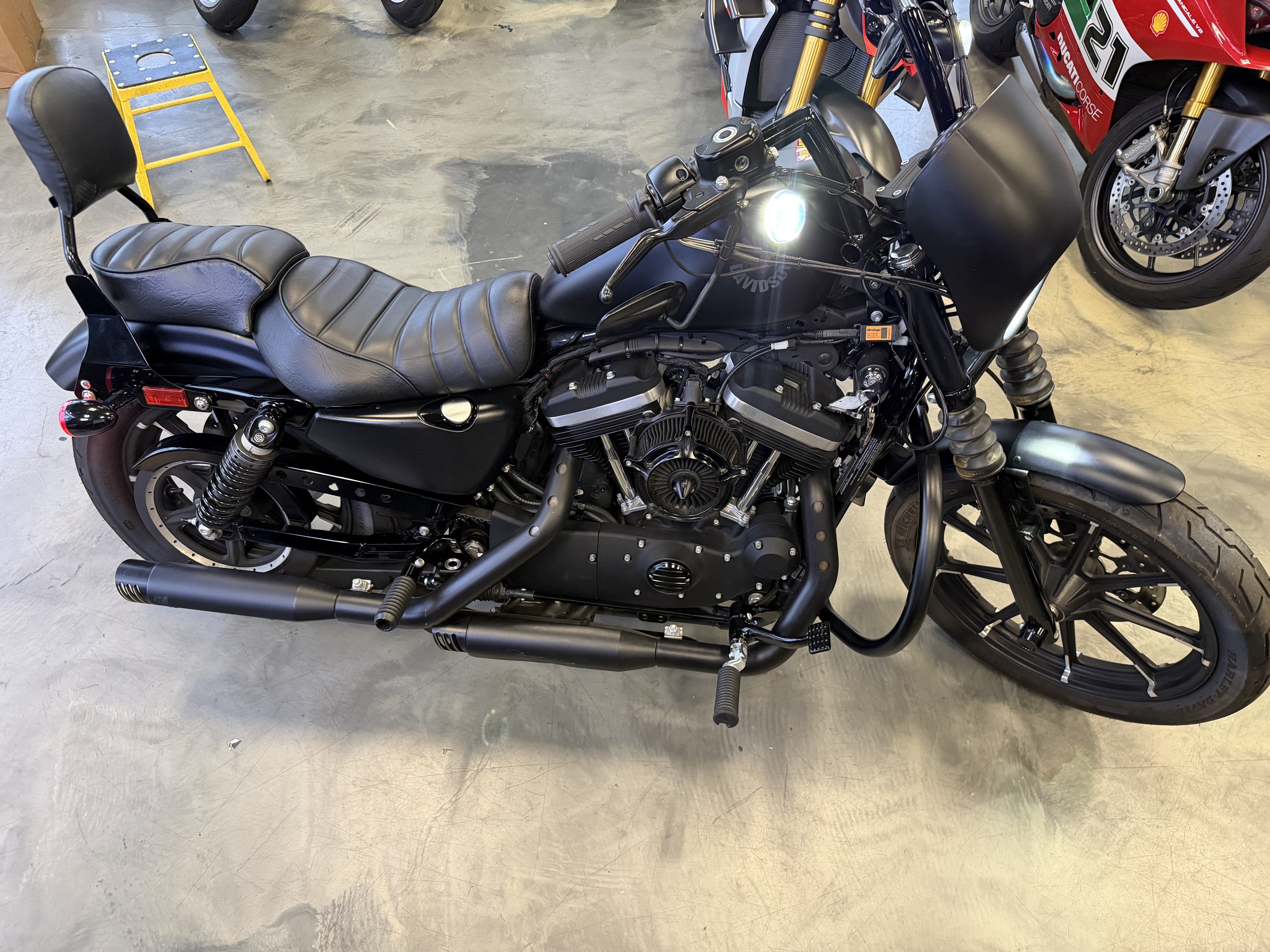 2021 Harley-Davidson SPORTSTER 883 IRON in arlington heights IL