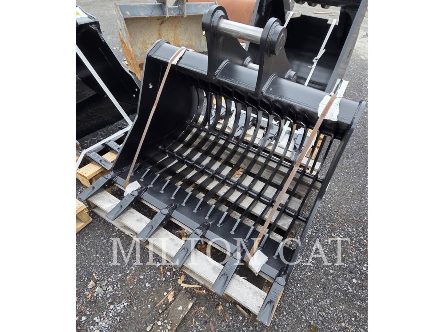 2025 AMI AttachmentsT 310 48IN SKELETON BUCKET in Clifton Park, NY