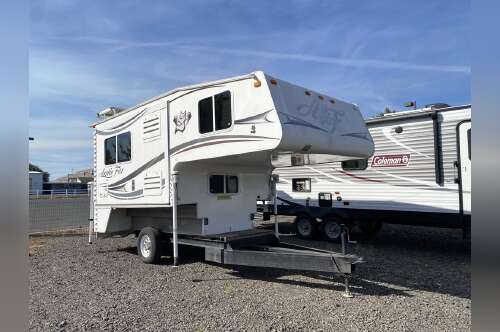 2012 Arctic Fox 990 in island city OR