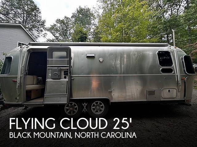 2019 Airstream Flying Cloud 25FB Queen in black mountain NC