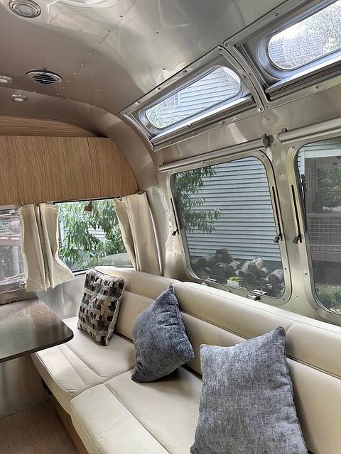 2019 Airstream Flying Cloud 25FB Queen in black mountain NC