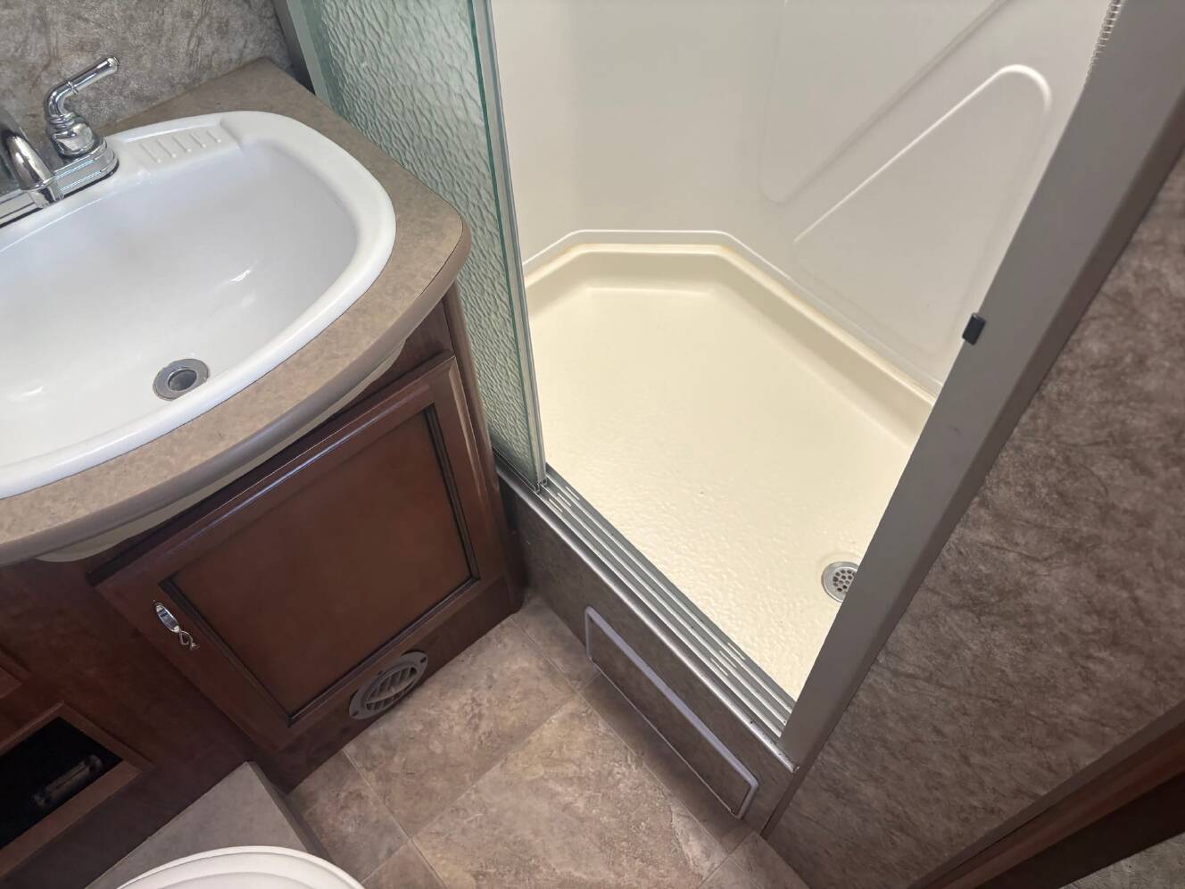 A photo of this 2014 Fleetwood Storm 32H