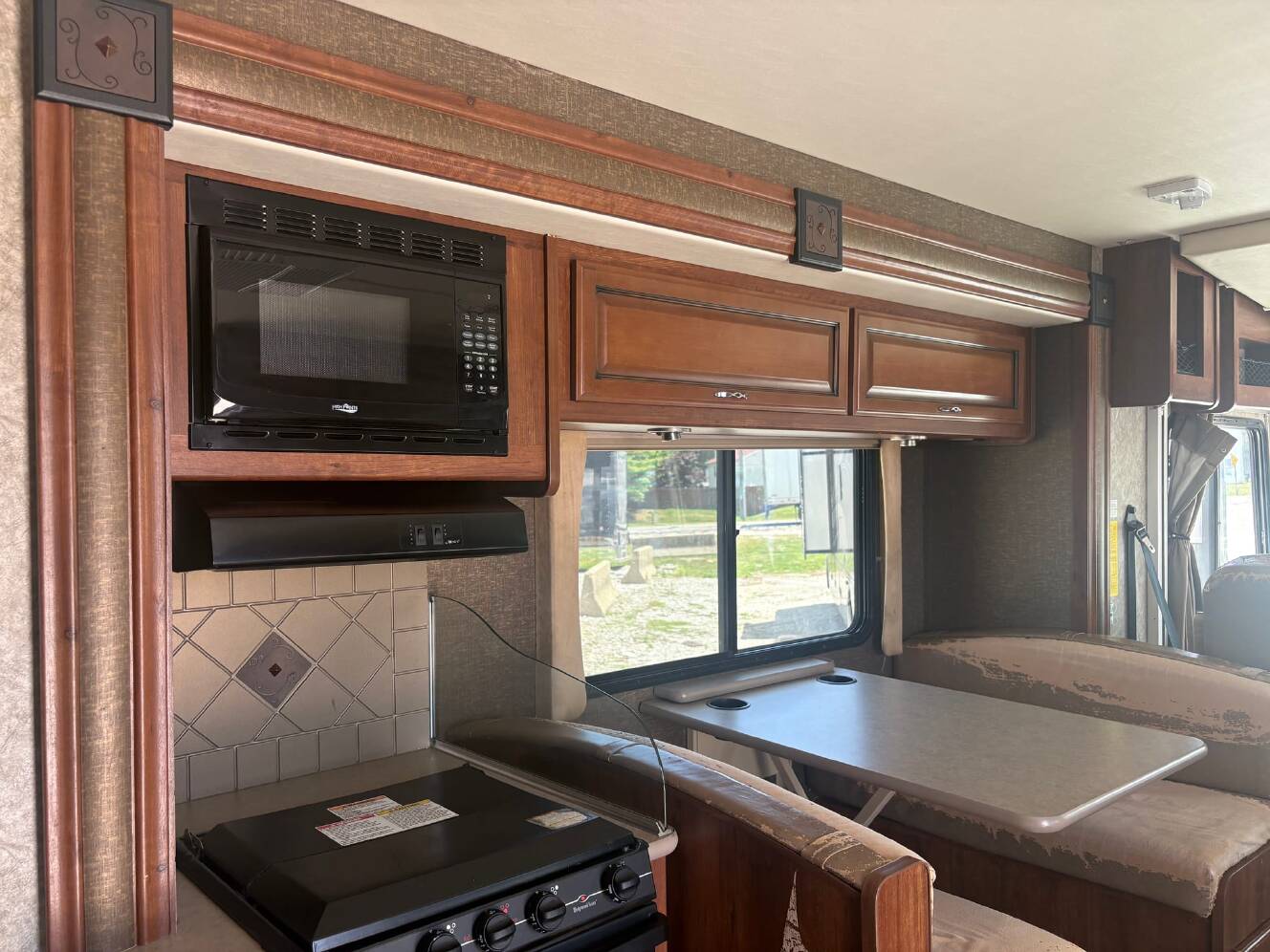 A photo of this 2014 Fleetwood Storm 32H