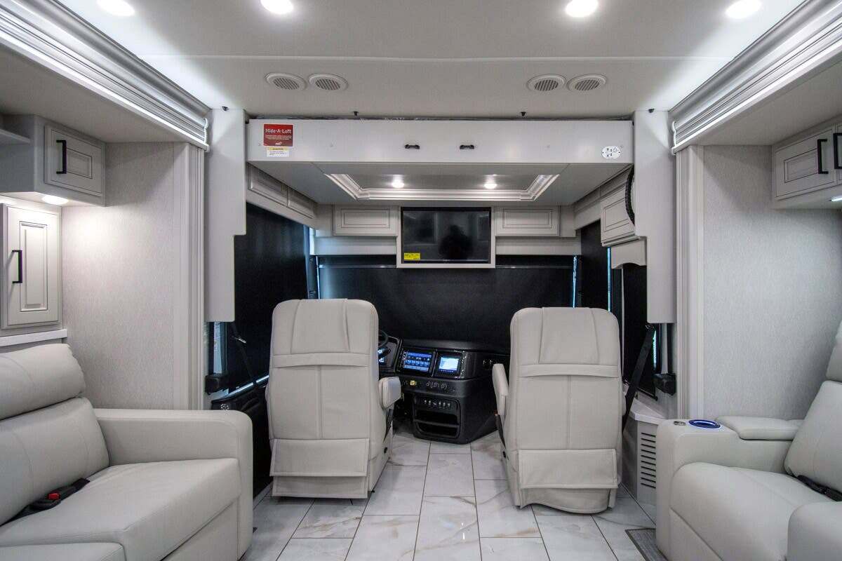 2027 Fleetwood Discovery LXE 44B in alvarado TX