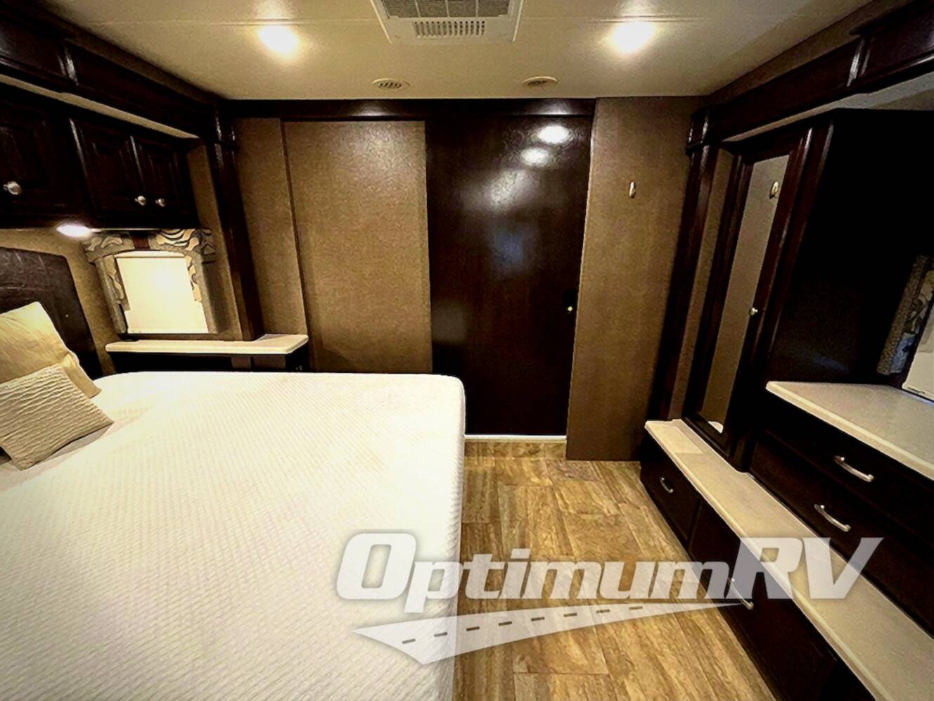 A photo of this 2017 Thor Palazzo 36.1