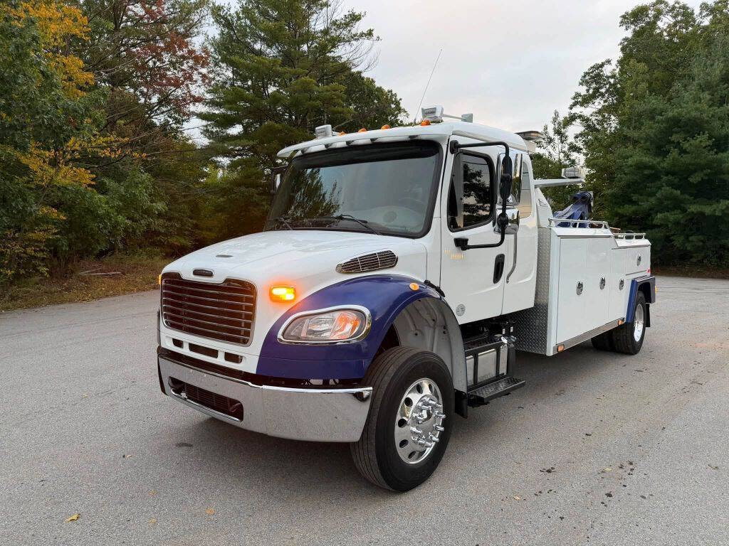 2016 FREIGHTLINER BUSINESS CLASS M2 106 in Upton, MA