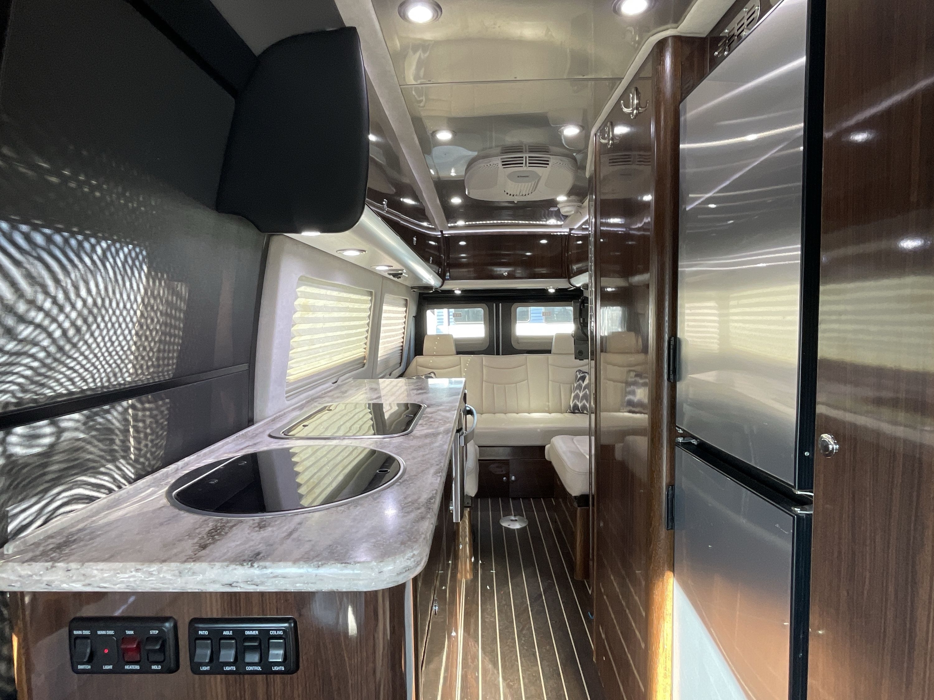 2015 Airstream INTERSTATE 3500 EXT GRAND TOUR 3500 4WD in meridian ID