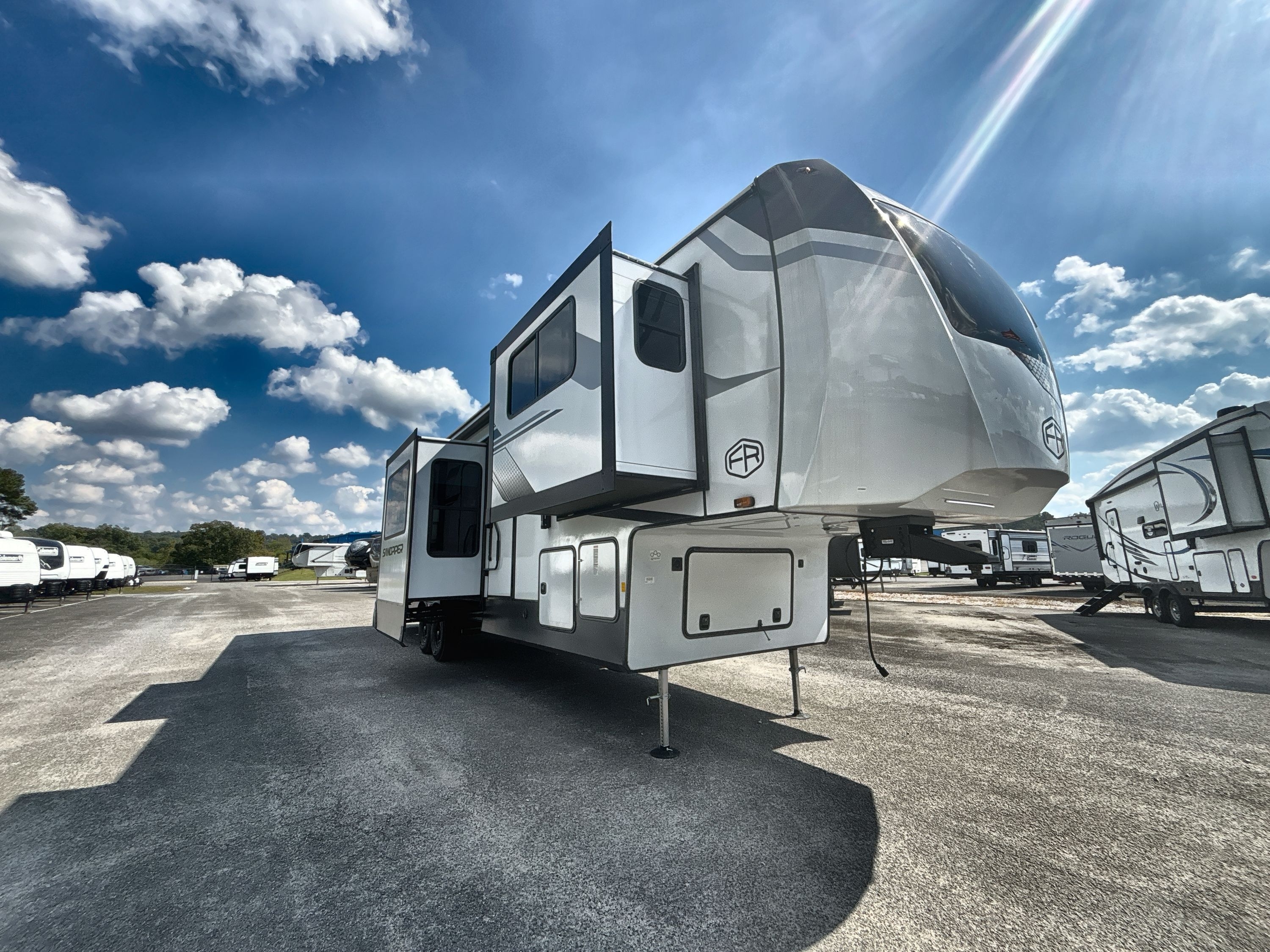 2025 Forest River SANDPIPER 3990FL RV