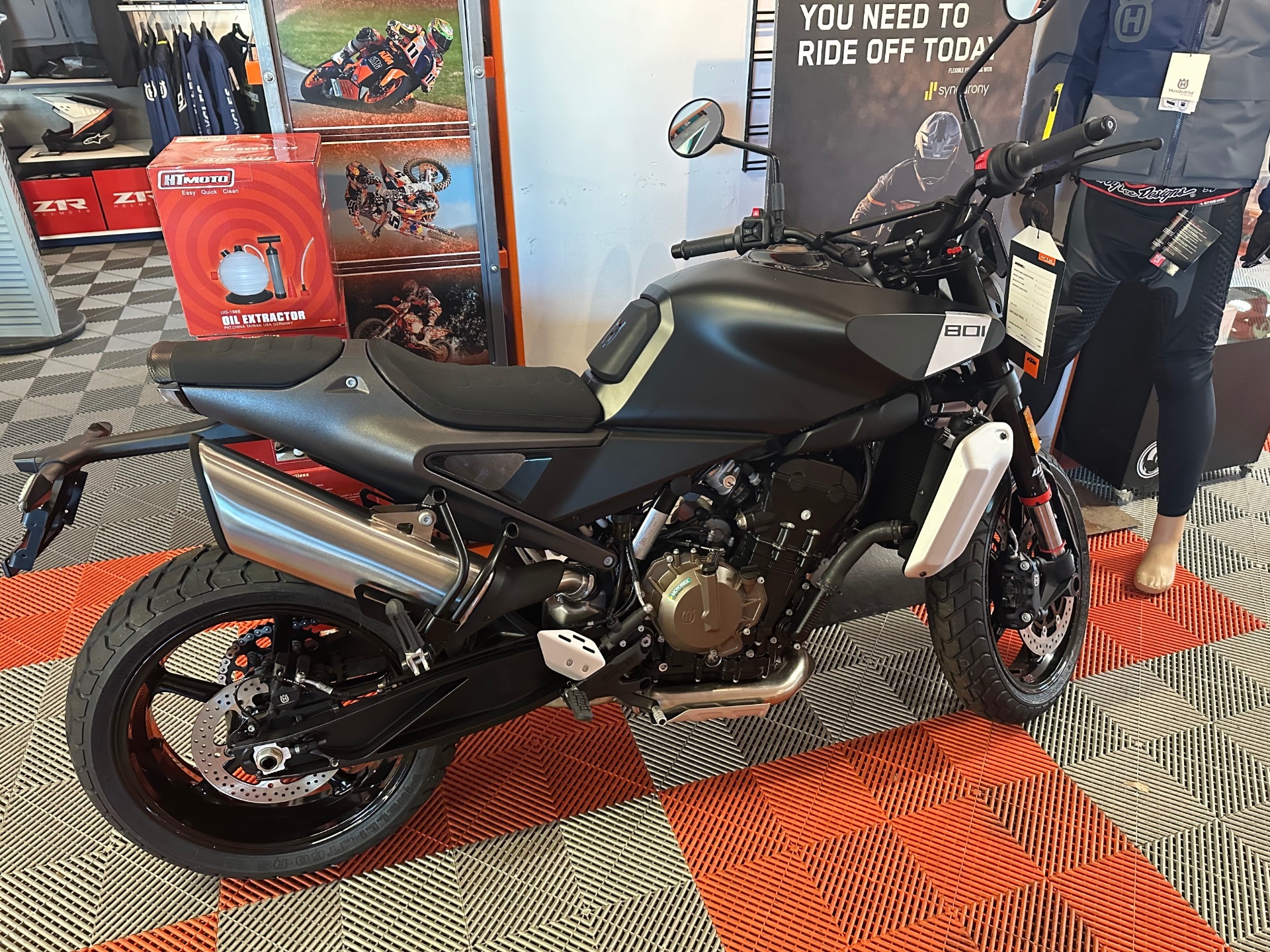 2025 Husqvarna Svartpilen 801 801 in Easton, MD