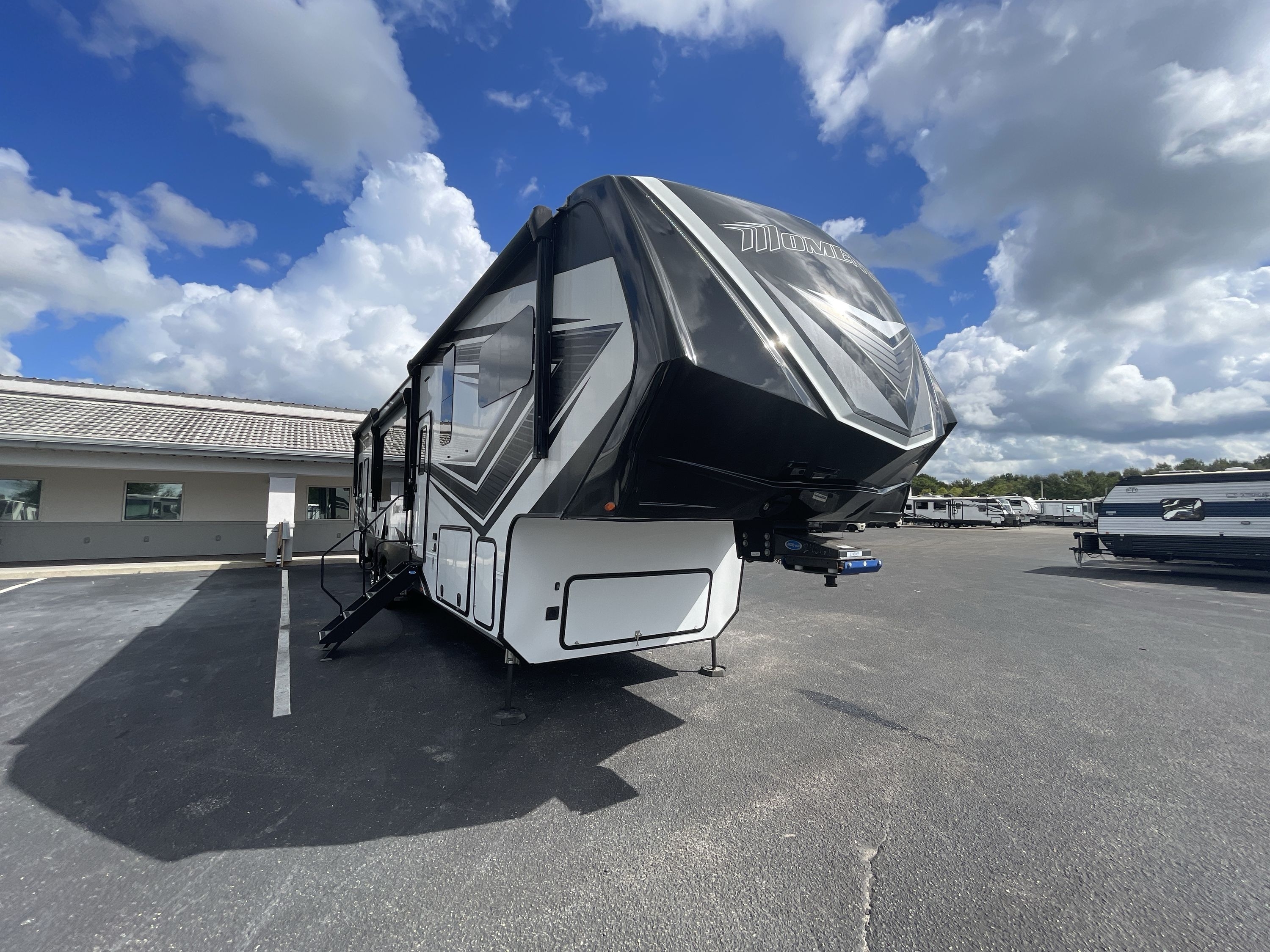 2023 Grand Design MOMENTUM 397TH in robertsdale AL