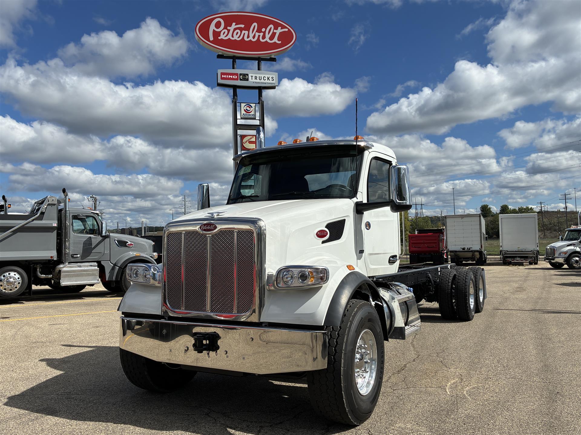 2027 PETERBILT 567 in South Saint Paul, MN