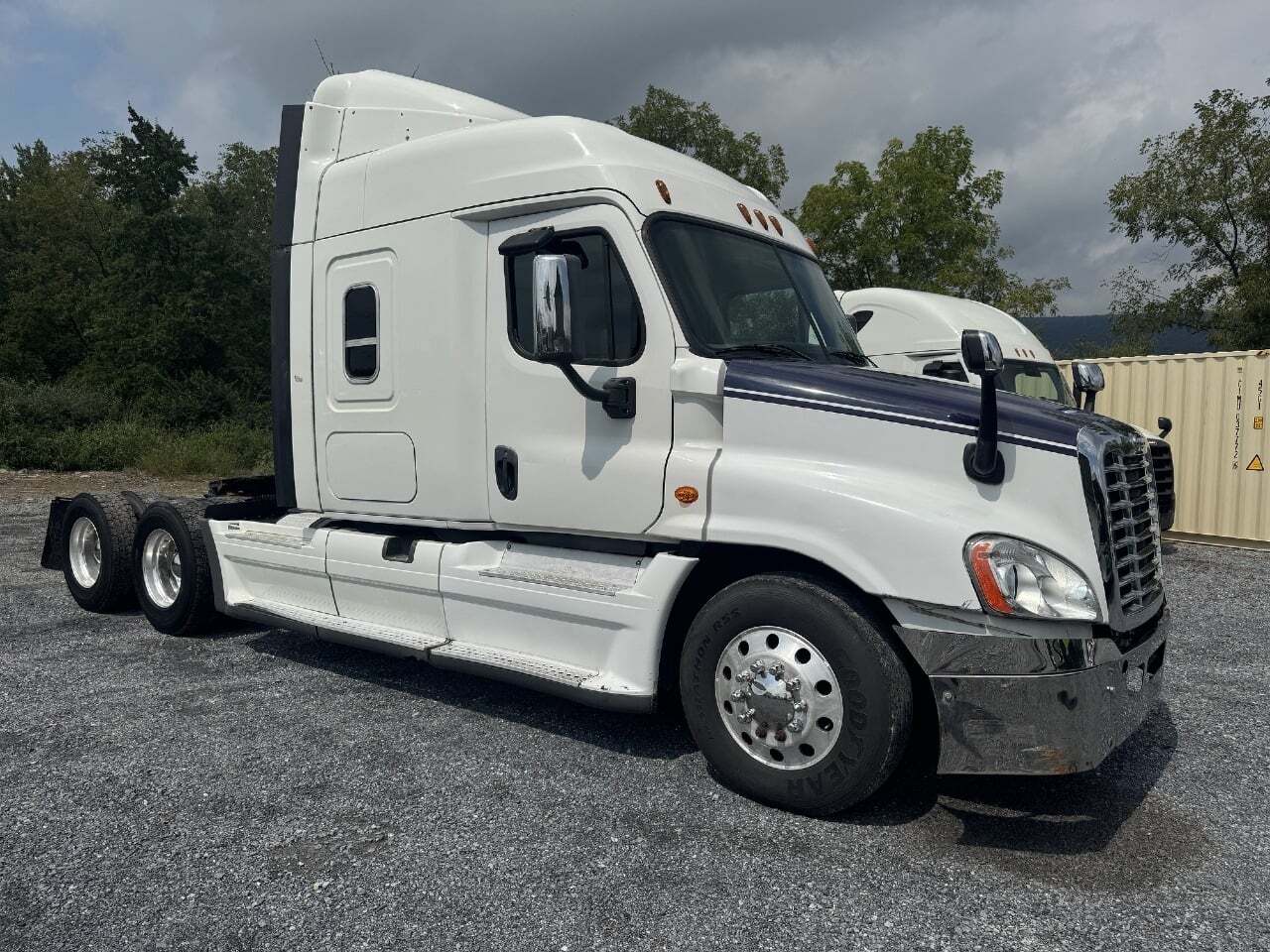 2014 FREIGHTLINER CASCADIA 125 in Bethel, PA