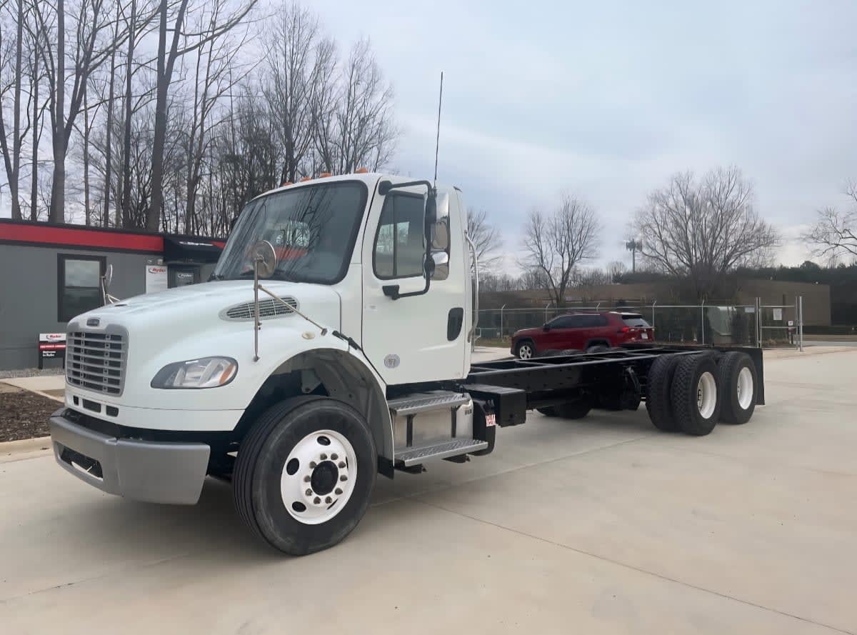 2019 FREIGHTLINER BUSINESS CLASS M2 106 in Greensboro, NC