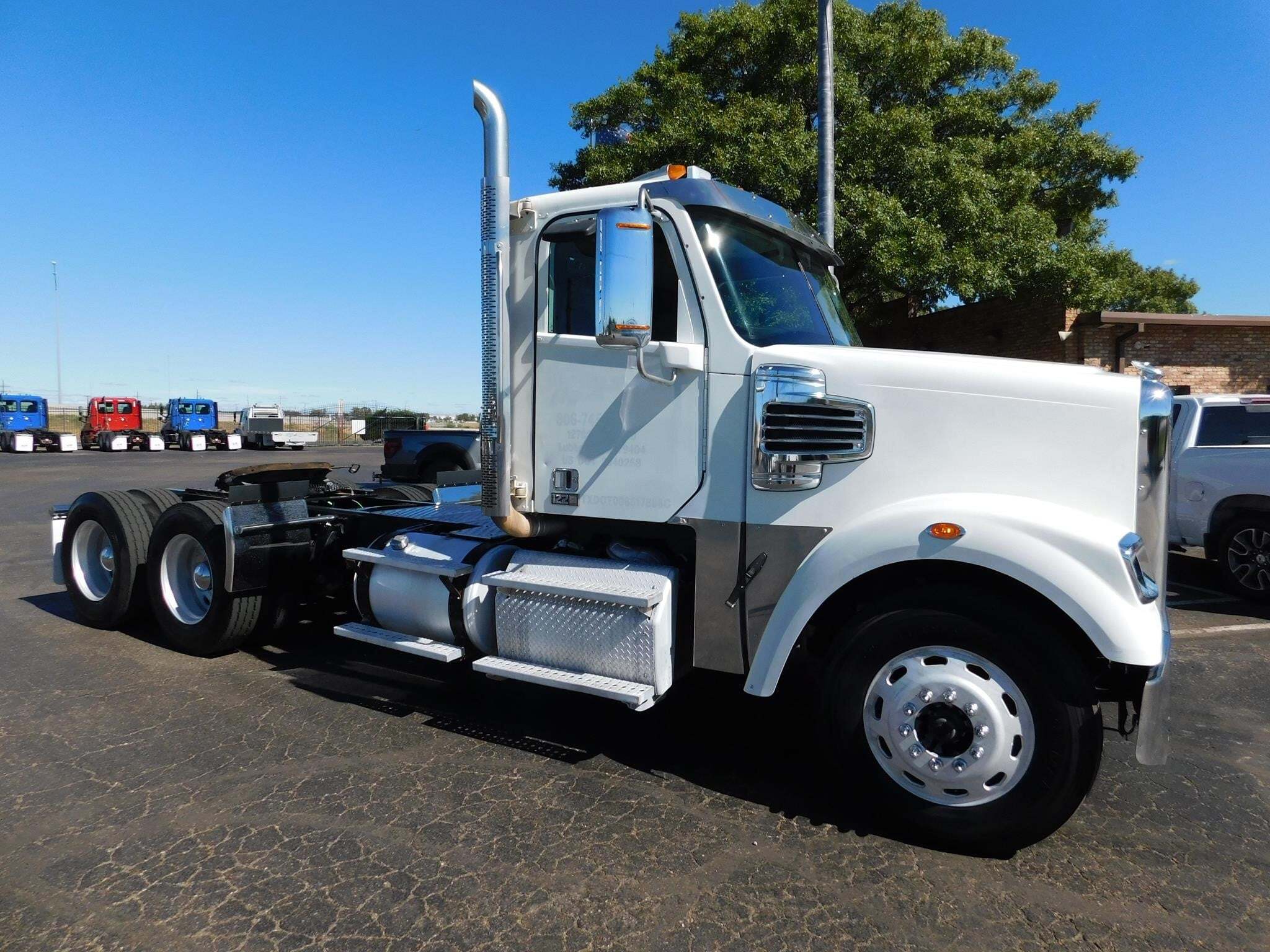 2015 FREIGHTLINER 122 SD in Lubbock, TX
