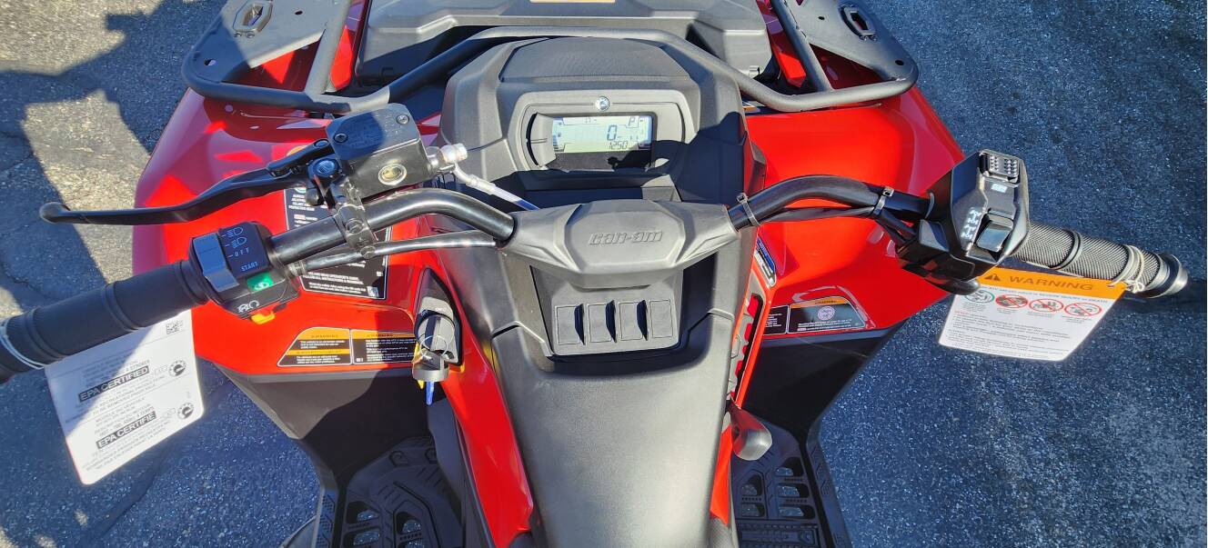 A photo of this 2026 Can-Am Outlander DPS 700 Red