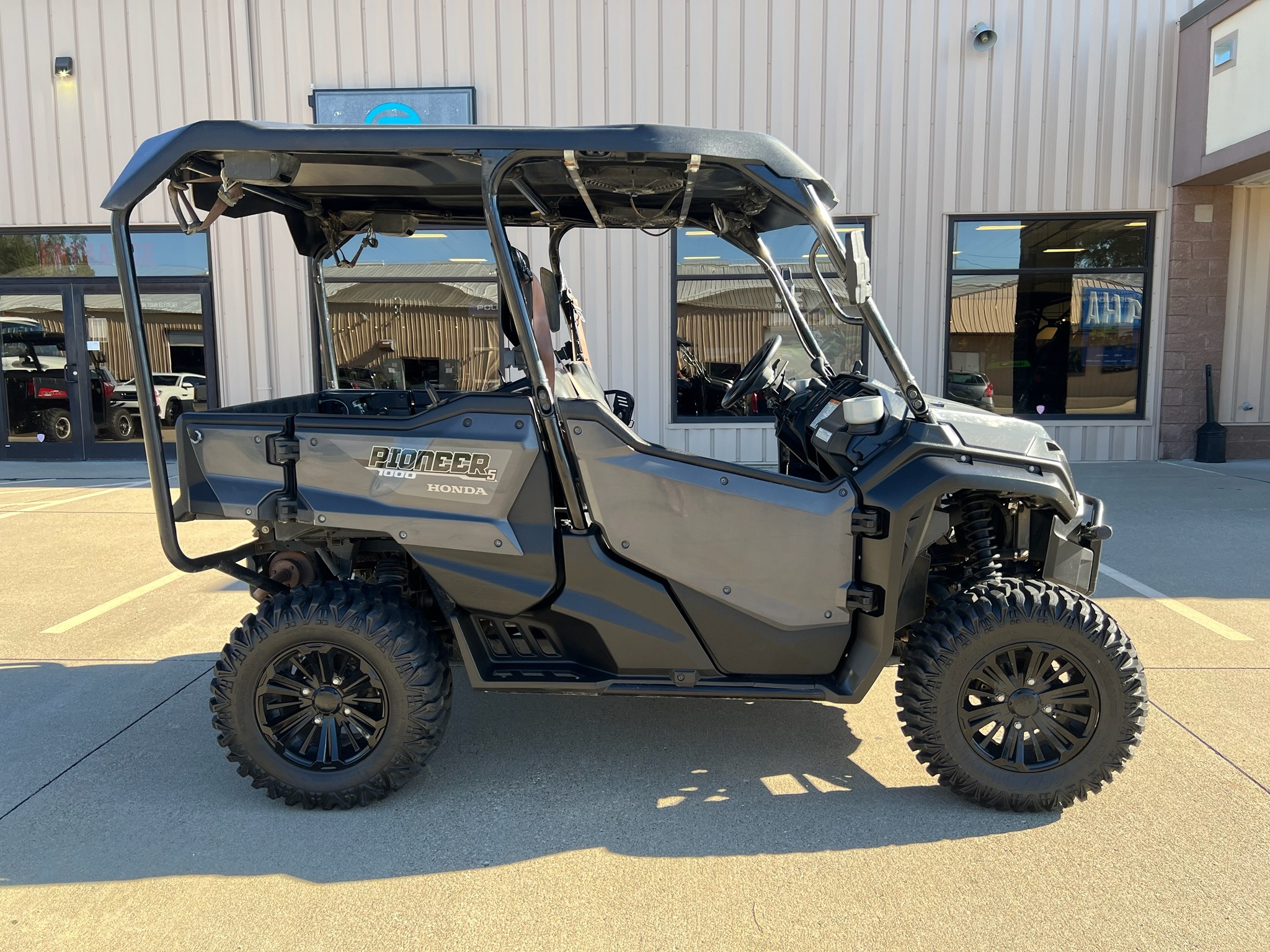 2016 Honda Pioneer 1000-5 Deluxe in bettendorf IA