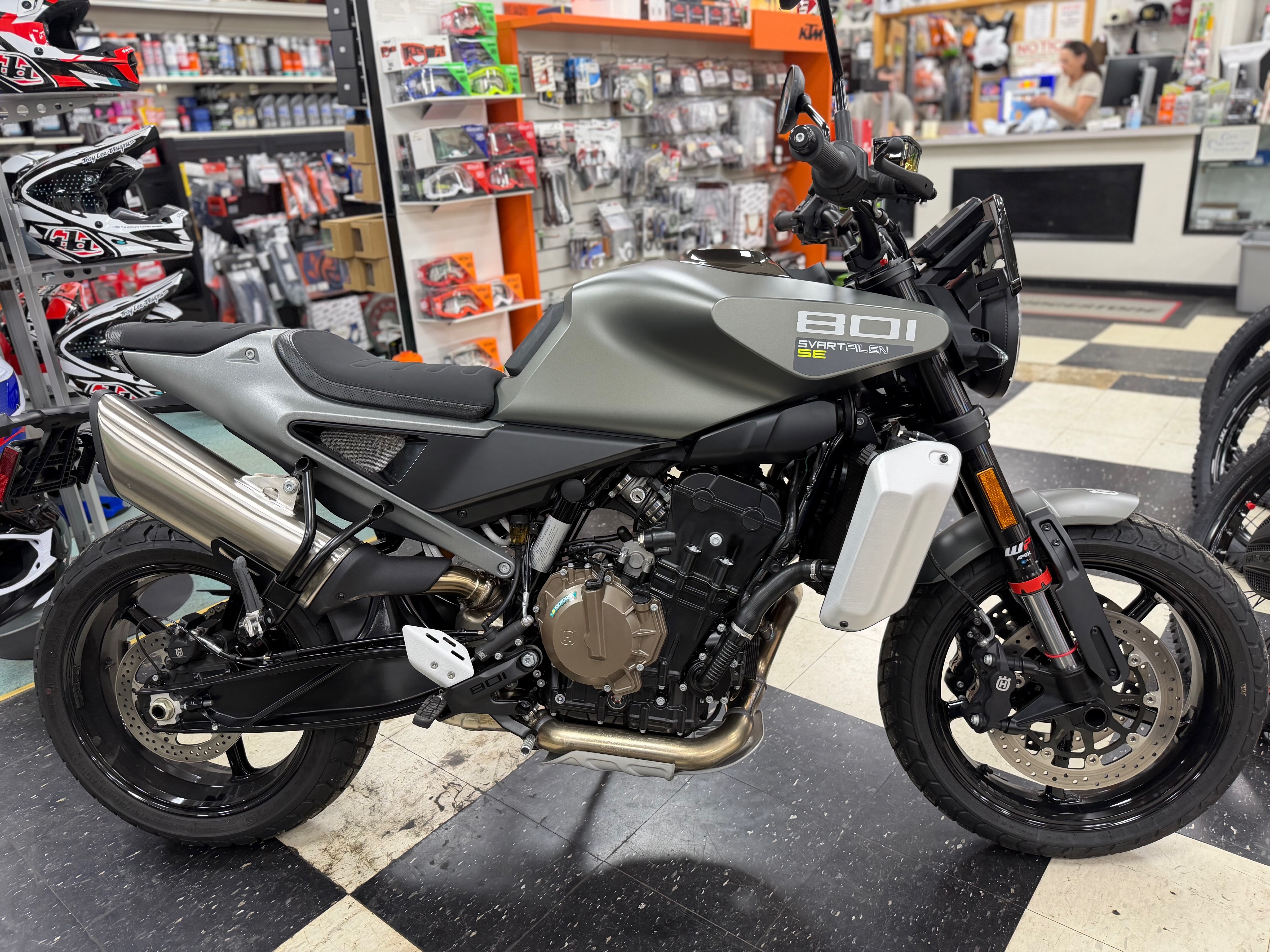 2027 Husqvarna Svartpilen 801 SE 801 SE in Hamburg, NJ