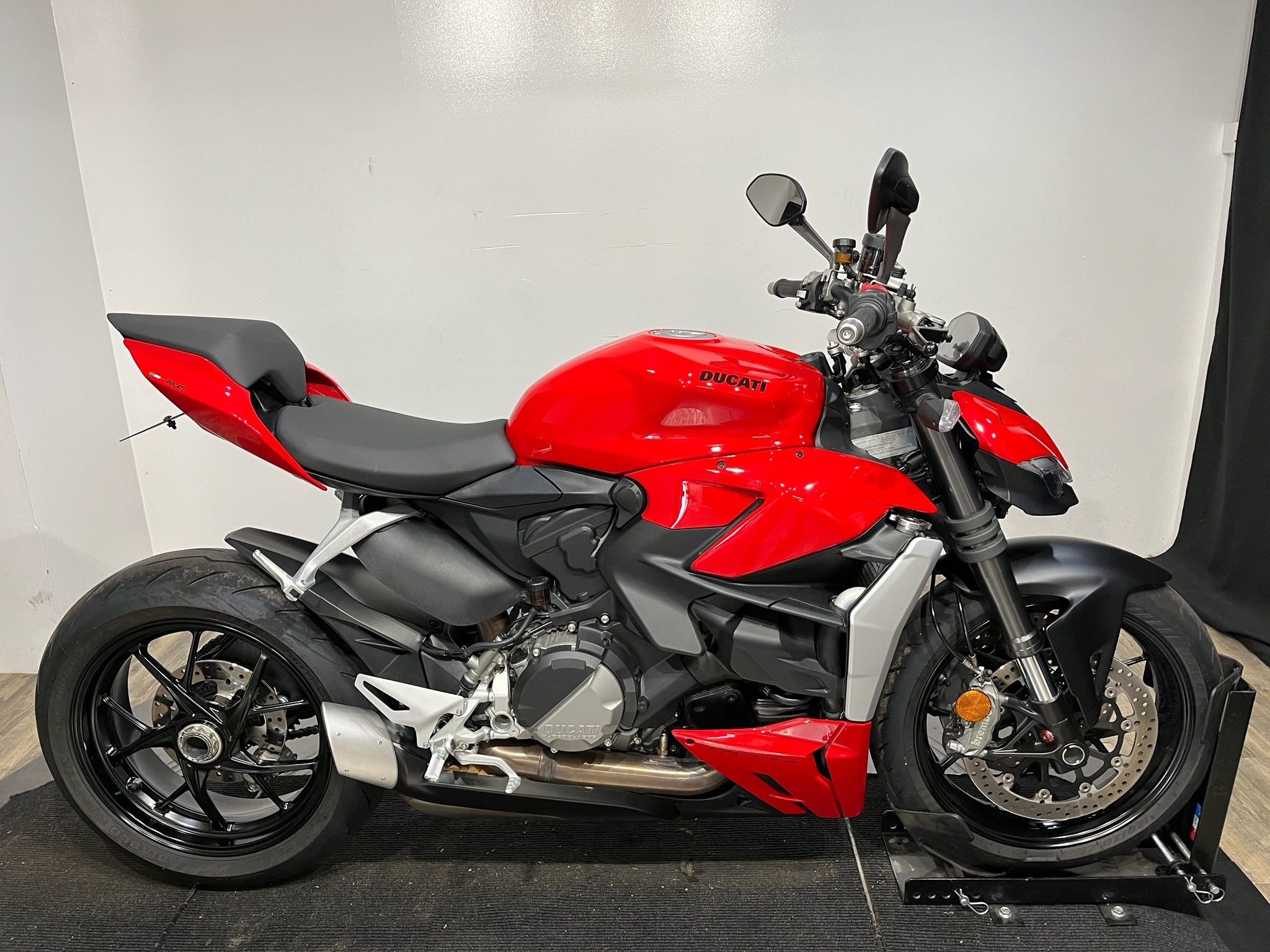 2024 Ducati Streetfighter V2 in wauconda IL