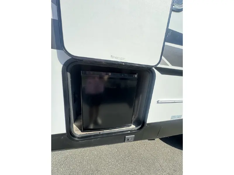 2022 KEYSTONE COLEMAN LIGHT 2515RL