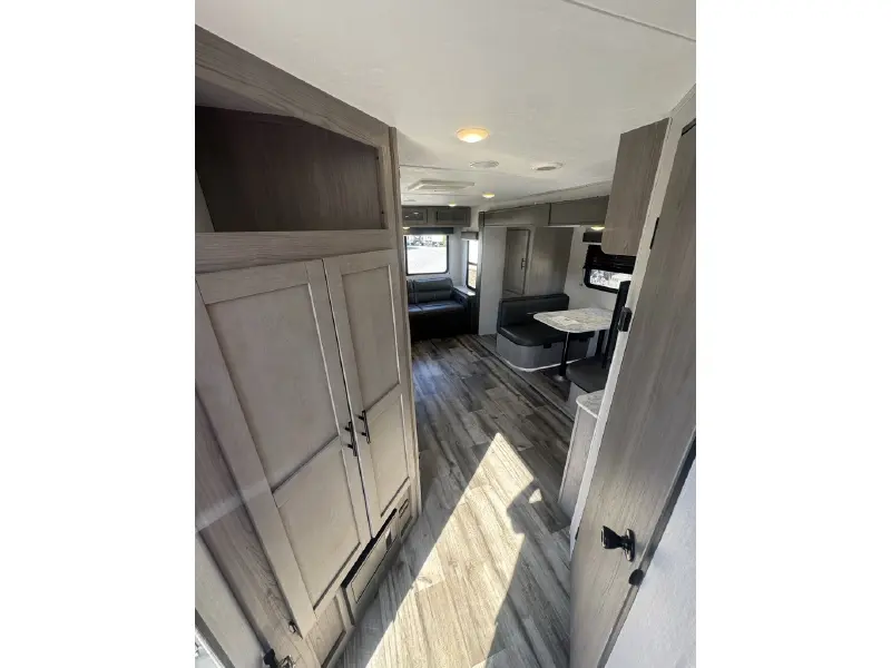 2022 KEYSTONE COLEMAN LIGHT 2515RL