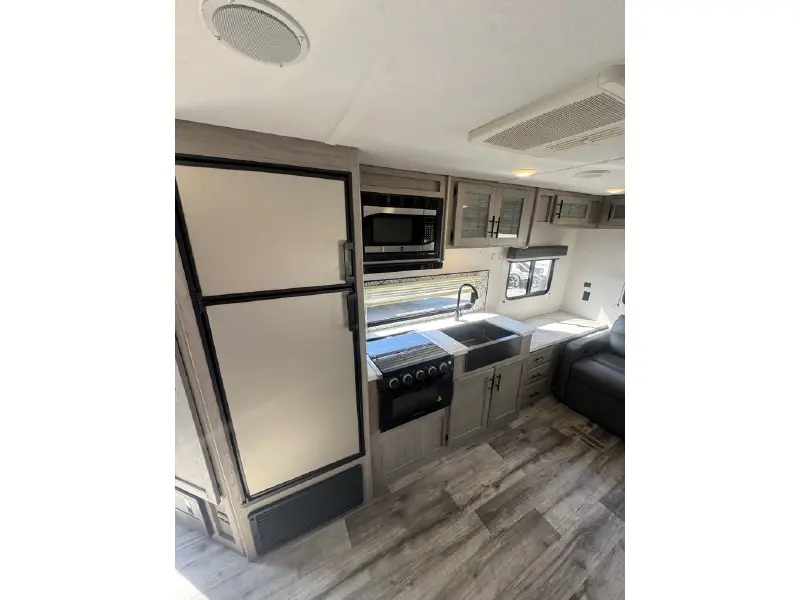 2022 KEYSTONE COLEMAN LIGHT 2515RL
