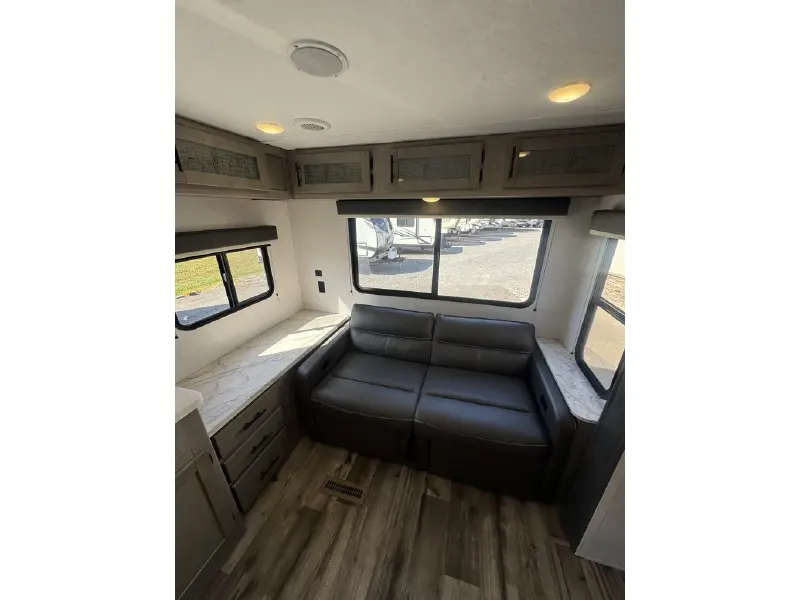 2022 KEYSTONE COLEMAN LIGHT 2515RL