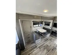 2022 KEYSTONE COLEMAN LIGHT 2515RL
