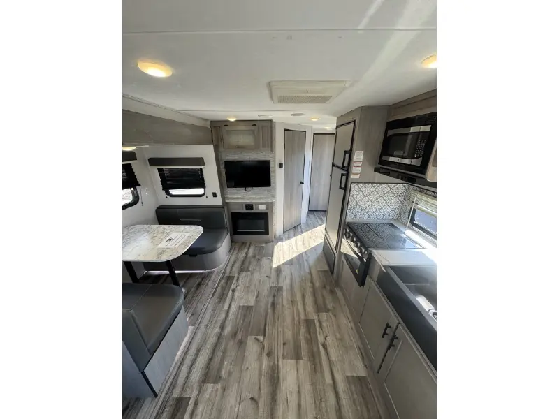 2022 KEYSTONE COLEMAN LIGHT 2515RL